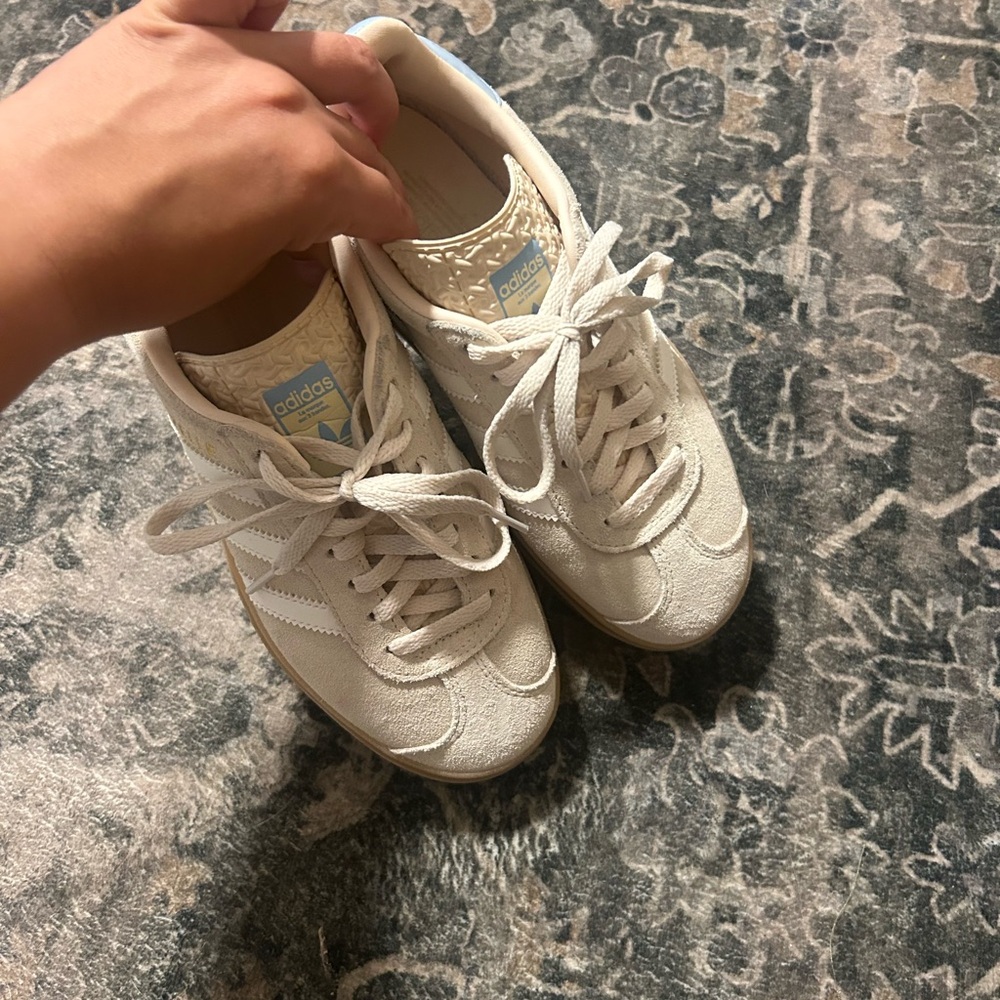 Adidas Women's Cream Sneakers